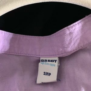 Sleeveless light purple summer shirt